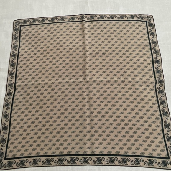 Vintage Jaeger Silk Geometric Print Beige Black Scarf 25”x26” Made in Italy - Picture 7 of 11